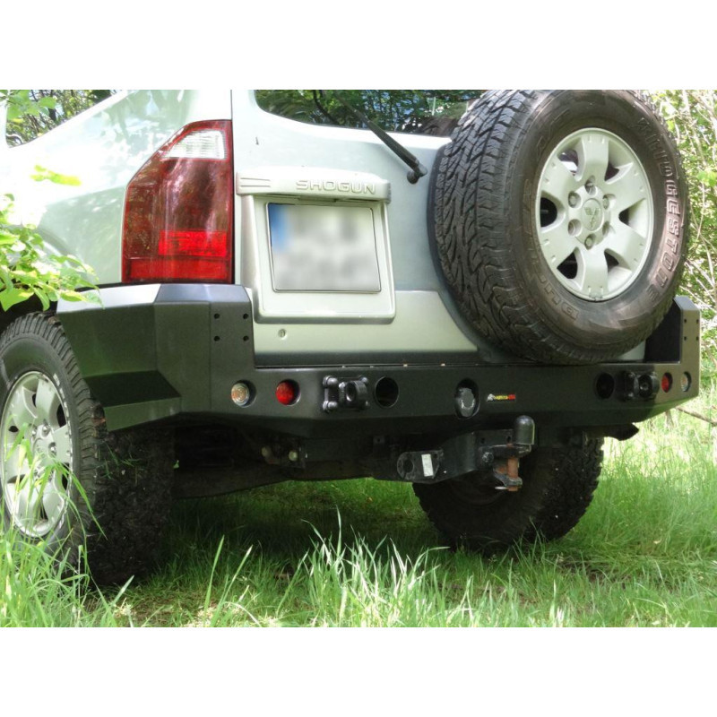 PARE CHOC ARRIERE NUE PAJERO 3 - COURT 3  PORTES  