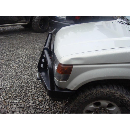 PARE CHOC AVANT AVEC BULLBAR pour Mitsubishi Pajero II V33 (1991-1999) modele avec élargisseurs d'ailes larges  