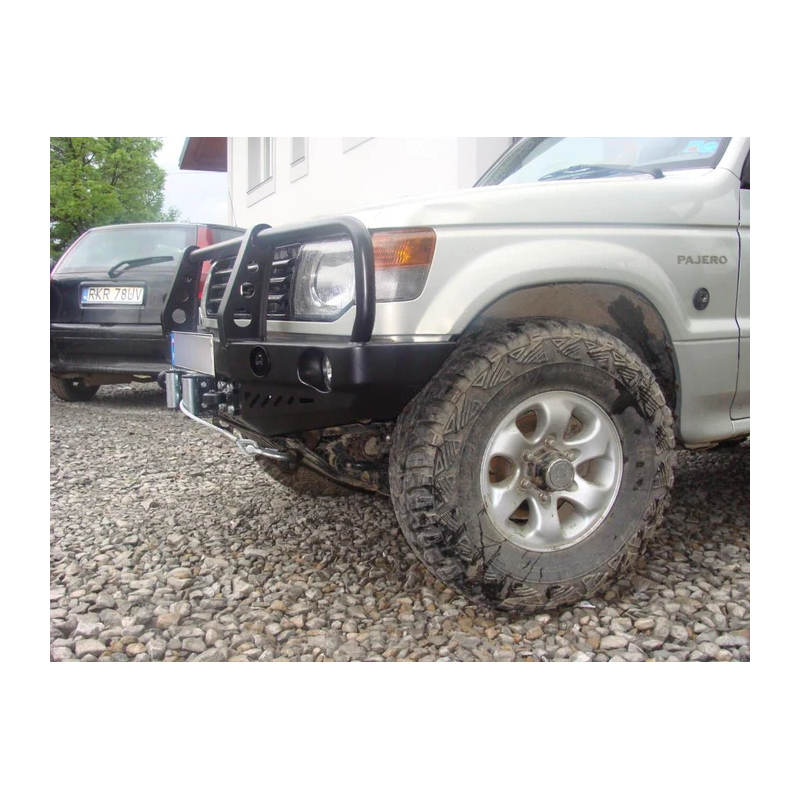 PARE CHOC AVANT AVEC BULLBAR pour Mitsubishi Pajero II V33 (1991-1999) modele avec élargisseurs d'ailes larges  