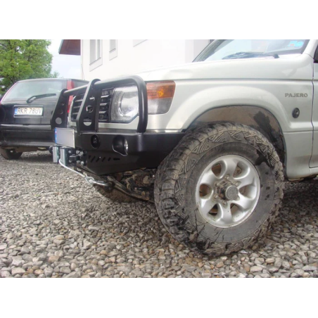 PARE CHOC AVANT AVEC BULLBAR pour Mitsubishi Pajero II V33 (1991-1999) modele avec élargisseurs d'ailes larges  
