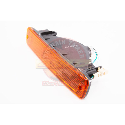 LAMP ASSY INDICATOR FRONT R/H MINUS BULB AND SOCKET