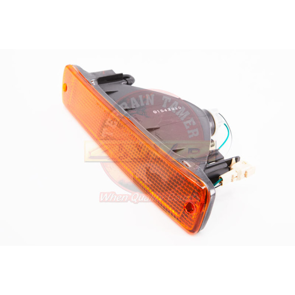 LAMP ASSY INDICATOR FRONT R/H MINUS BULB AND SOCKET